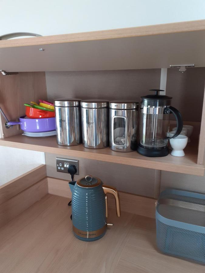 Rick'S Retreat Static Caravan Near The Beach With Free Wifi 洛西茅斯 外观 照片