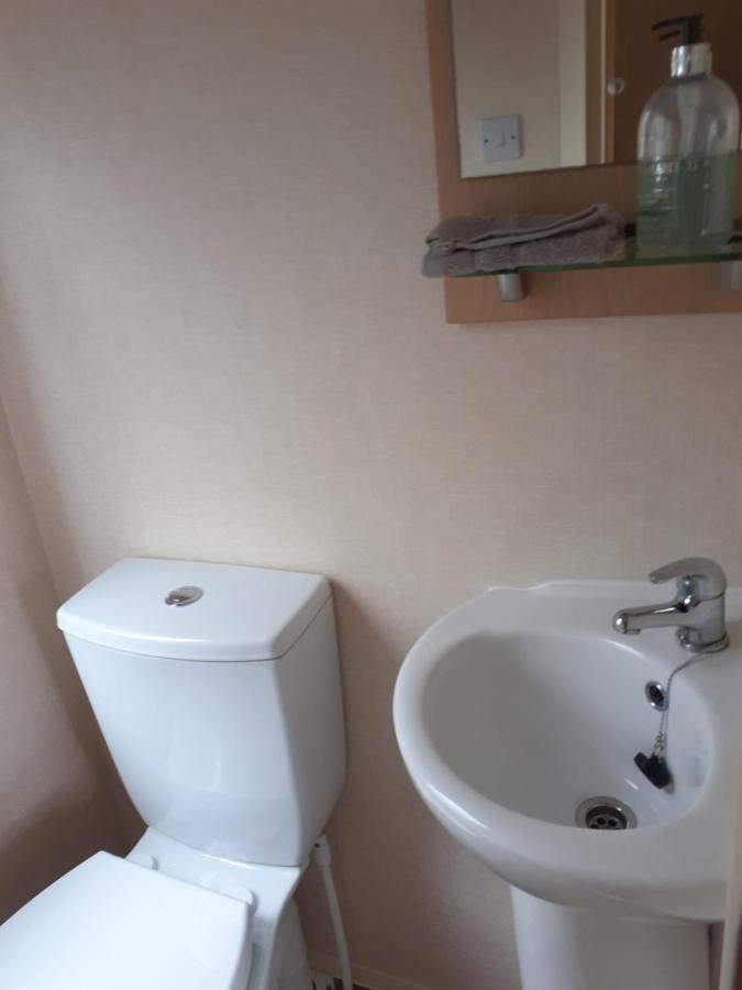 Rick'S Retreat Static Caravan Near The Beach With Free Wifi 洛西茅斯 外观 照片