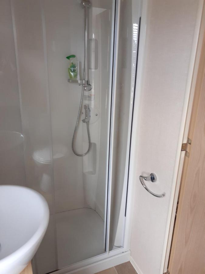 Rick'S Retreat Static Caravan Near The Beach With Free Wifi 洛西茅斯 外观 照片