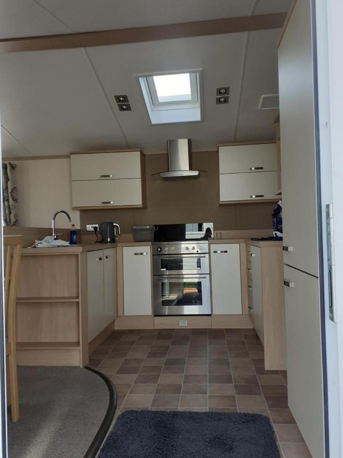 Rick'S Retreat Static Caravan Near The Beach With Free Wifi 洛西茅斯 外观 照片