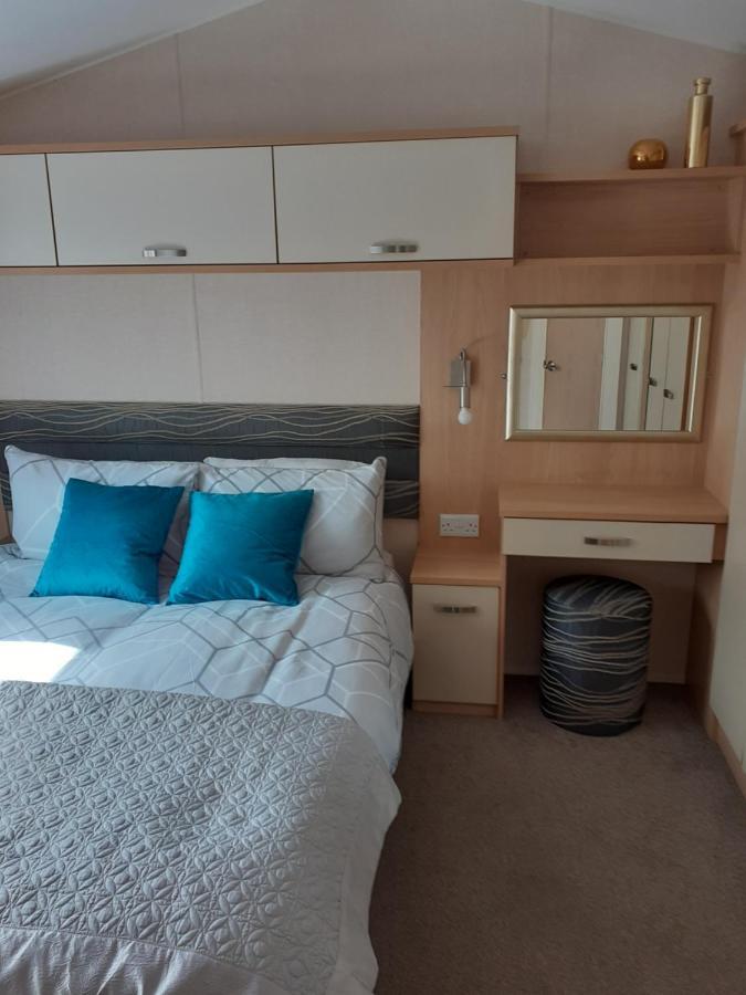 Rick'S Retreat Static Caravan Near The Beach With Free Wifi 洛西茅斯 外观 照片
