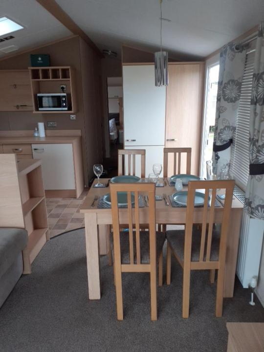 Rick'S Retreat Static Caravan Near The Beach With Free Wifi 洛西茅斯 外观 照片